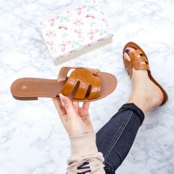 slapi hermes dama|hermes sar sandals.